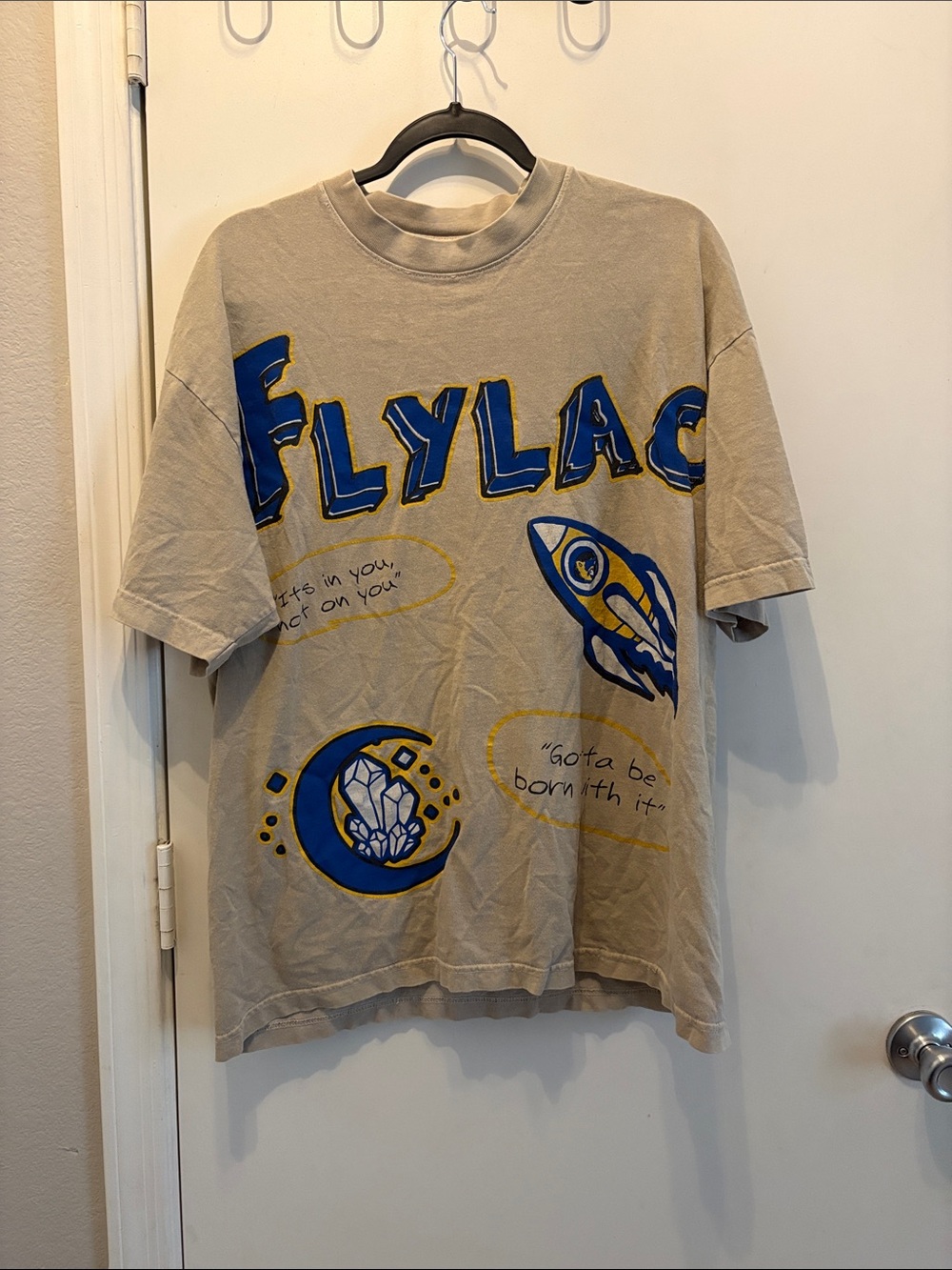 Flylac Men’s Graphic Tee in Tan with Blue & Yellow Print Size Large